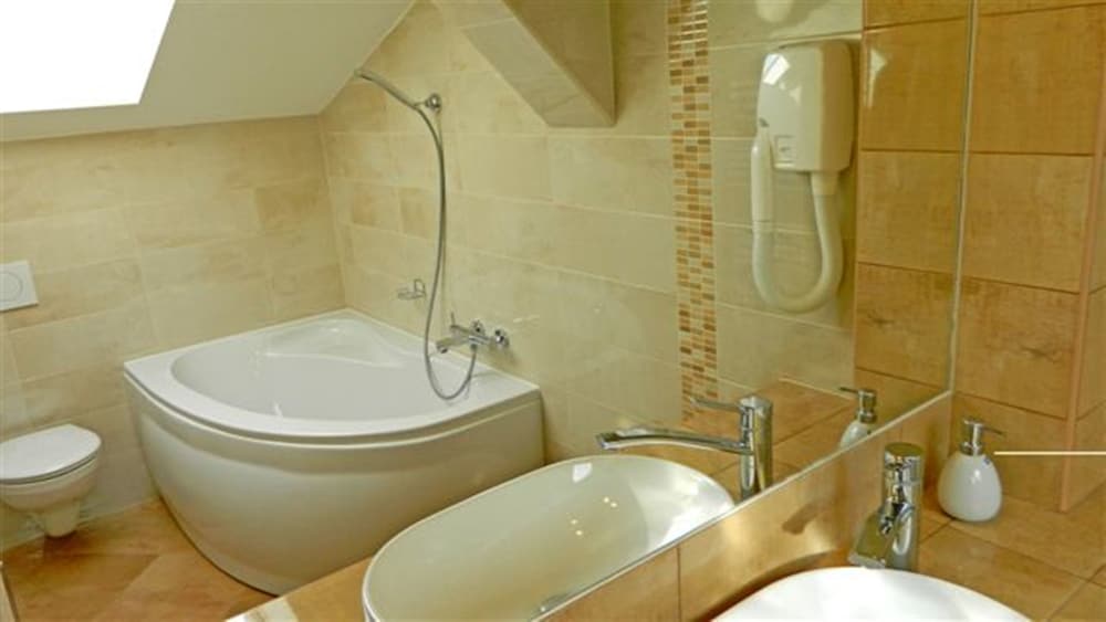 Double or Twin Room, Private Bathroom (Attic)