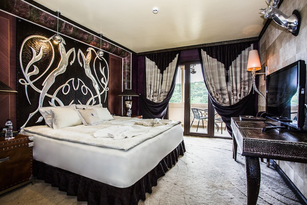 Double Room, Balcony, Park View photo 3