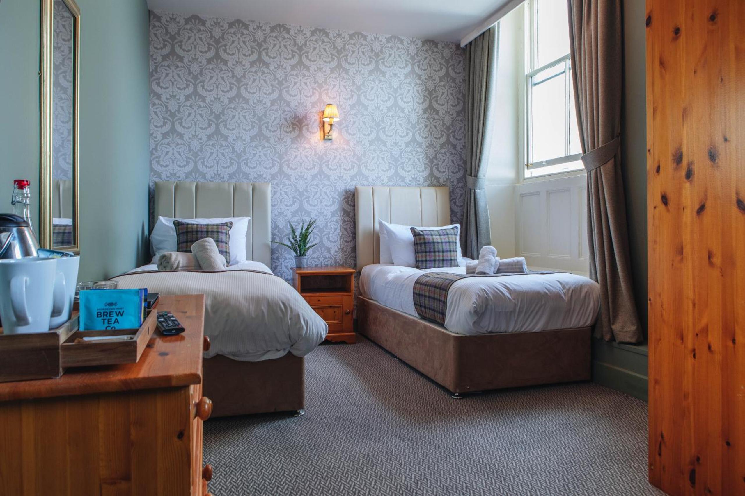 Standard Twin Room - Photo 3