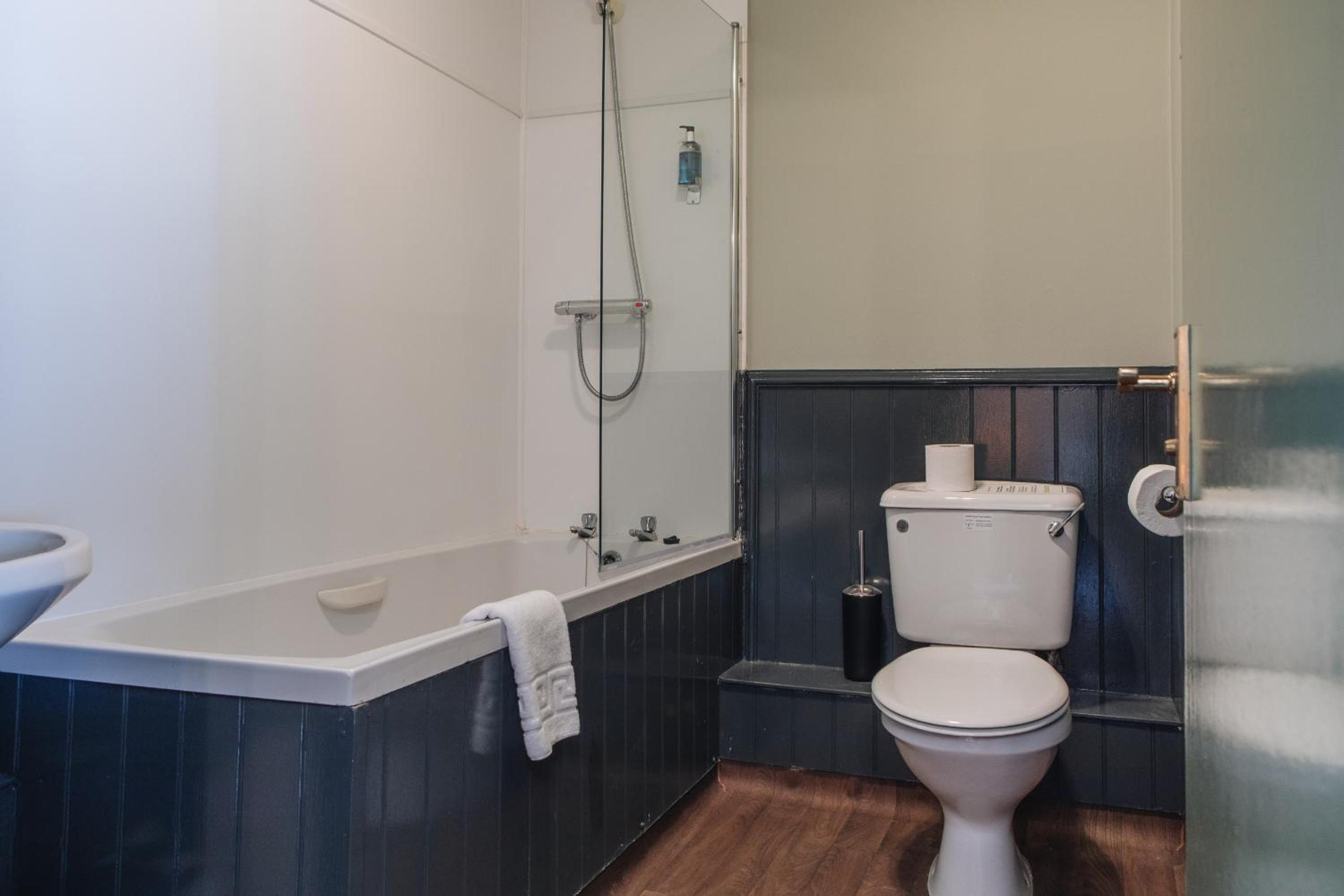 Standard Twin Room - Photo 5