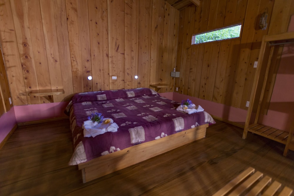 Junior Suite, 1 King Bed, Garden View