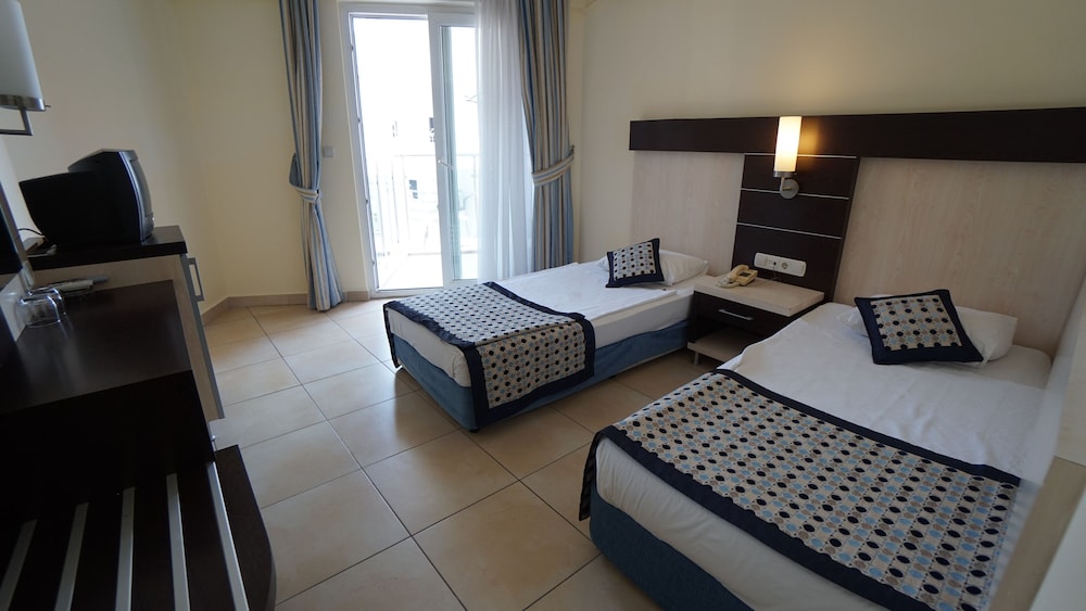Standard Room, Non Smoking, Partial Sea View