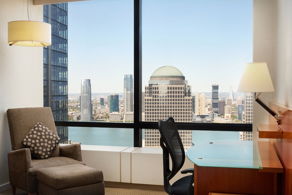 Luxury Suite, 1 Bedroom, Accessible, City View (Roll In Shower) photo 2