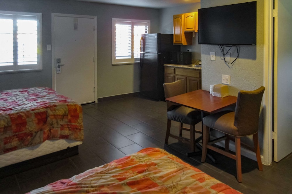 Suite, 2 Queen Beds, Non Smoking