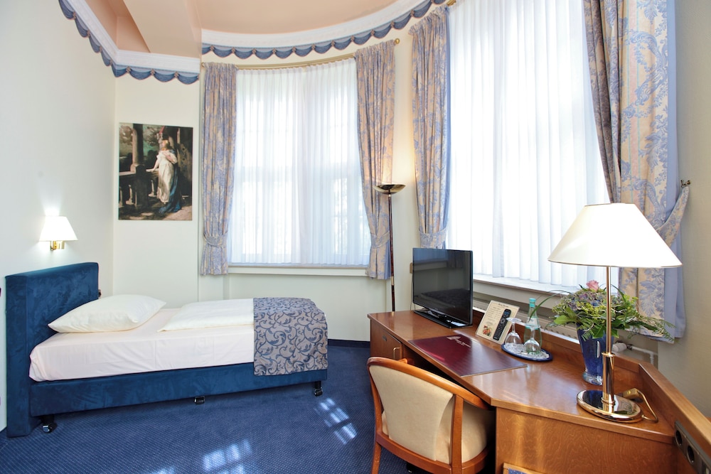 Oriel Single Room