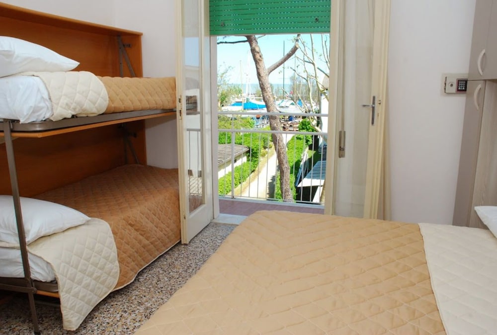 Quadruple Room, Multiple Beds photo 2