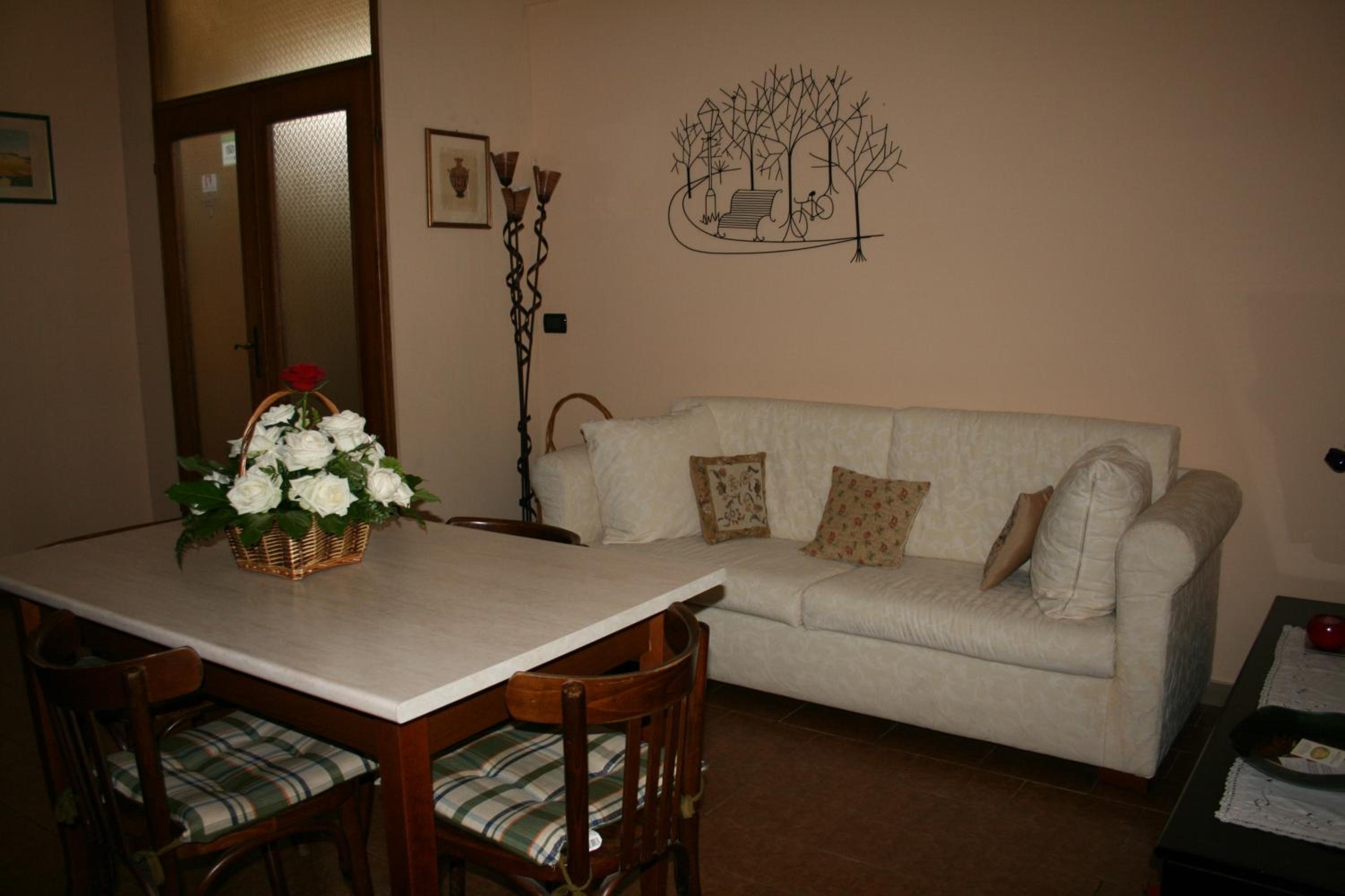 One-Bedroom Apartment photo 2