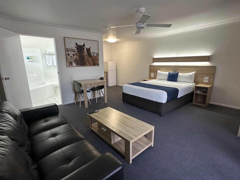 Executive Room, 1 Queen Bed, Non Smoking, Jetted Tub photo 1