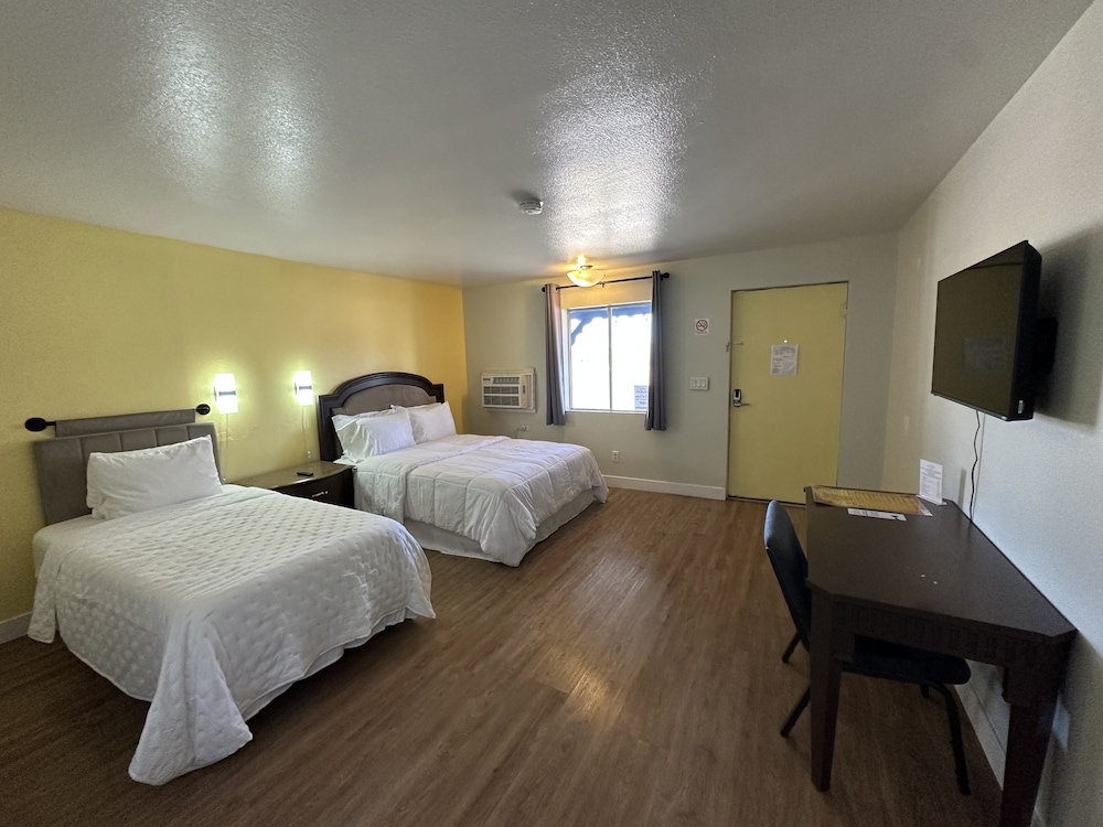Deluxe Triple Room, Multiple Beds, Non Smoking