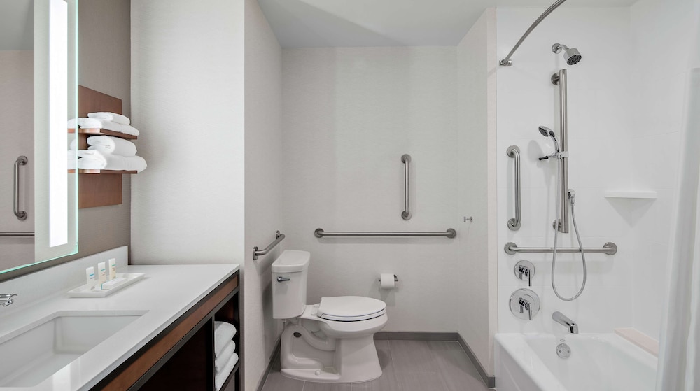 Premium Room, 2 Queen Beds, Accessible, Bathtub