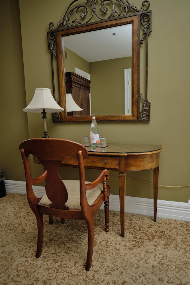 Two Queen Suite - Photo 14