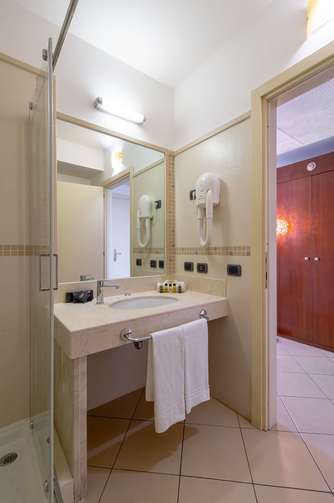 Standard Double Room - Photo 6