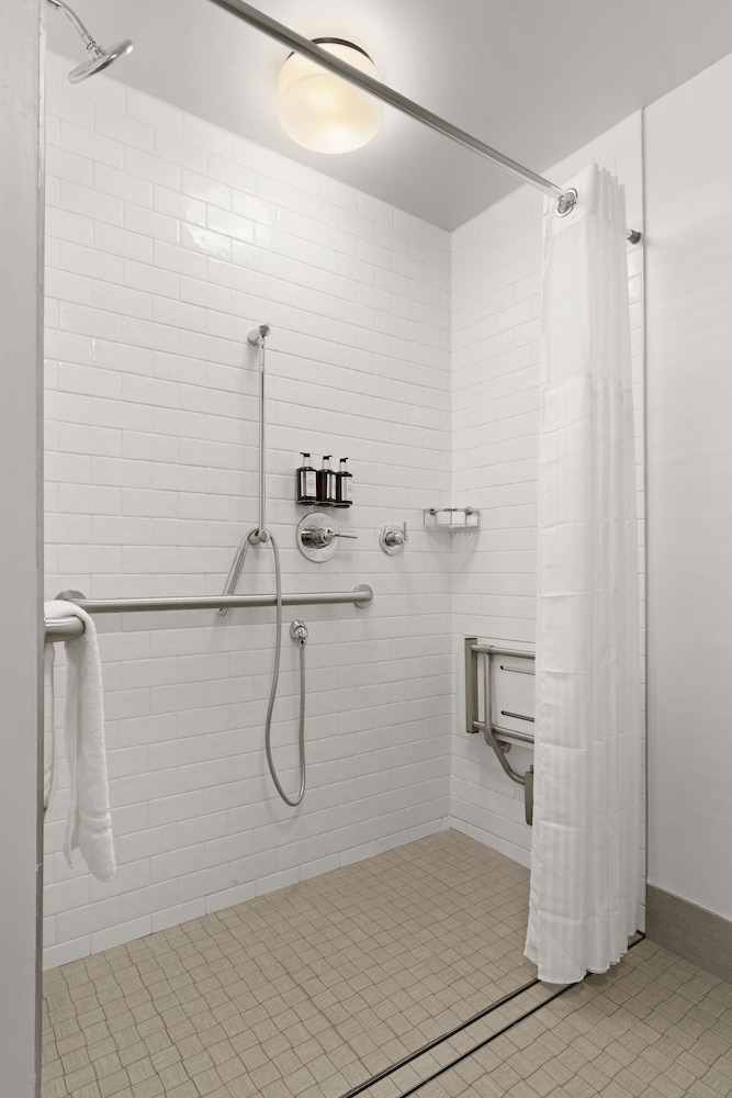 Room, 1 King Bed, Accessible (Mobility & Hearing, Roll-in Shower) - Photo 4