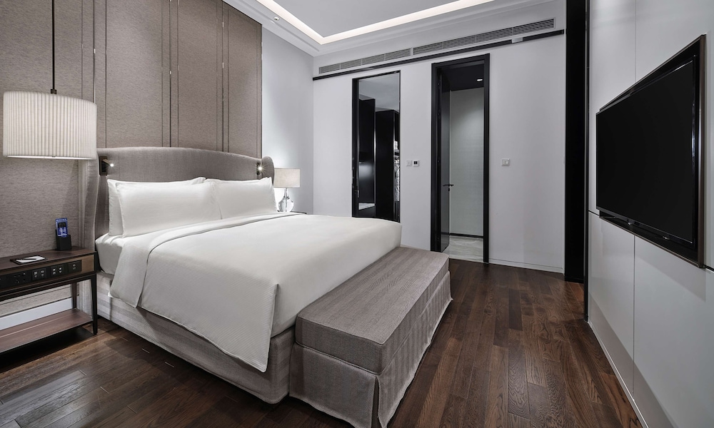 Suite, 1 Bedroom - Photo 2