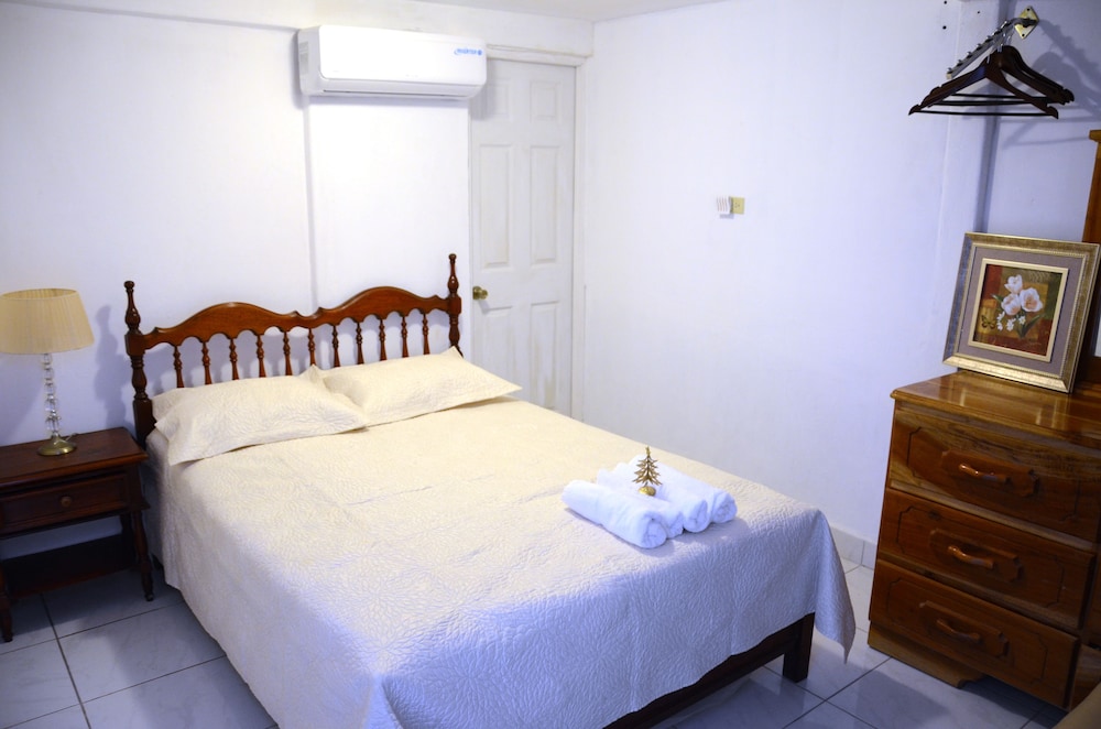 Standard Room, 1 Double Bed, Ensuite photo 2
