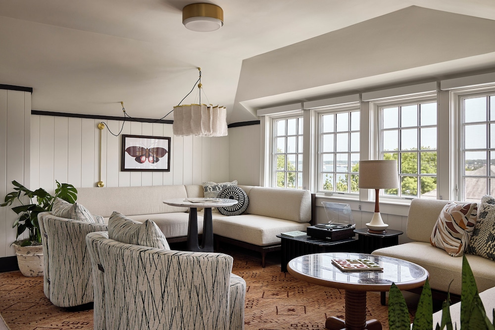 Suite, 3 Bedrooms (Court House)