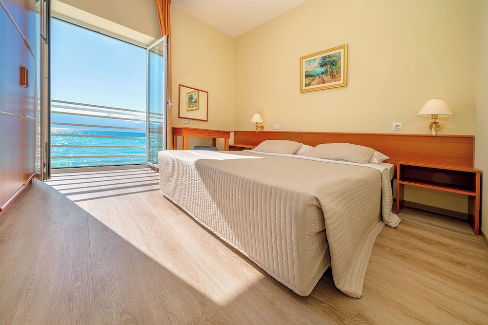 Apartment, Sea View, Poolside