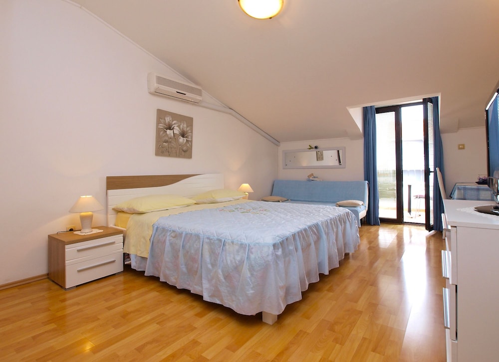 Apartment, 1 Bedroom (1048/3910)