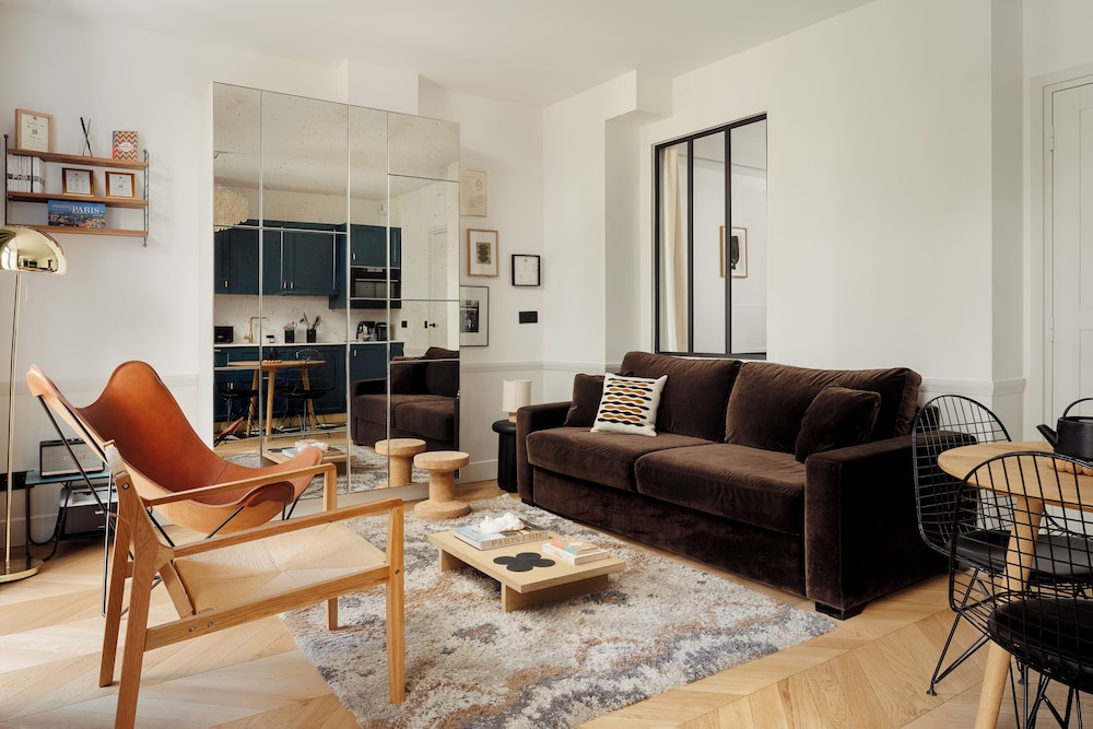 1-BR Deluxe Apartment with Garden