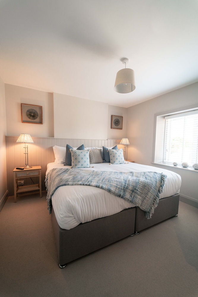 Deluxe Double Room, Ensuite, Partial Sea View (Super King - Twin - Sea) - Photo 2