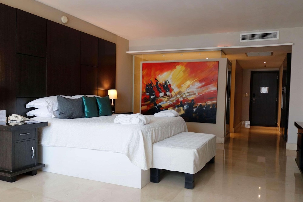 1 King Bed, Studio - Photo 4