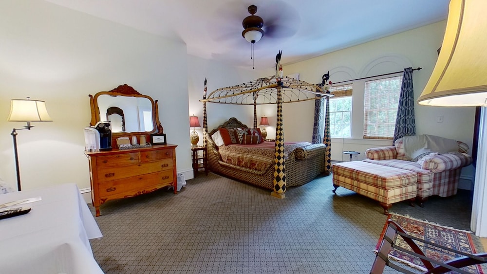 Luxury Room, 1 Queen Bed, Jetted Tub