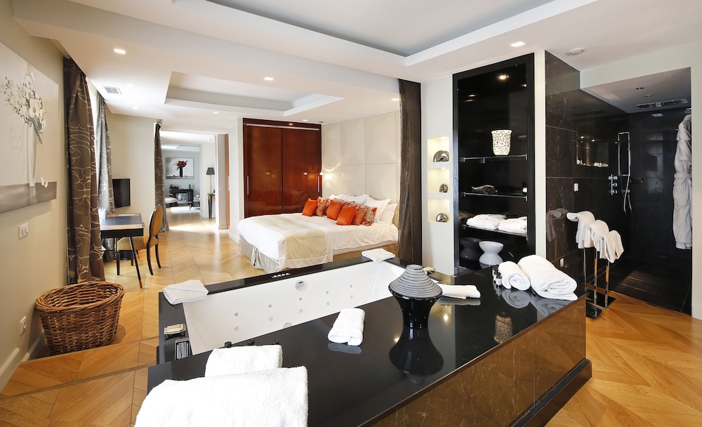 Suite, terrasse, vue jardin