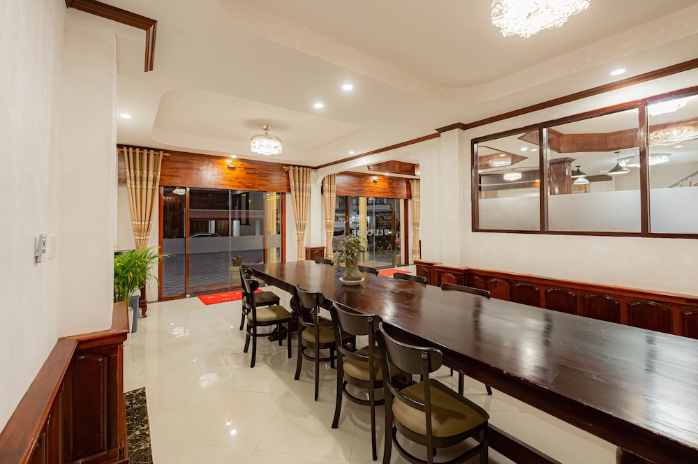 Family Room - Photo 13