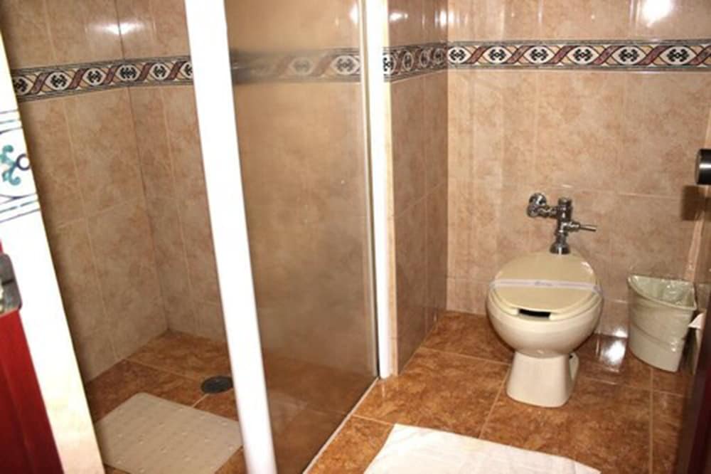 Standard Single Room - Photo 9
