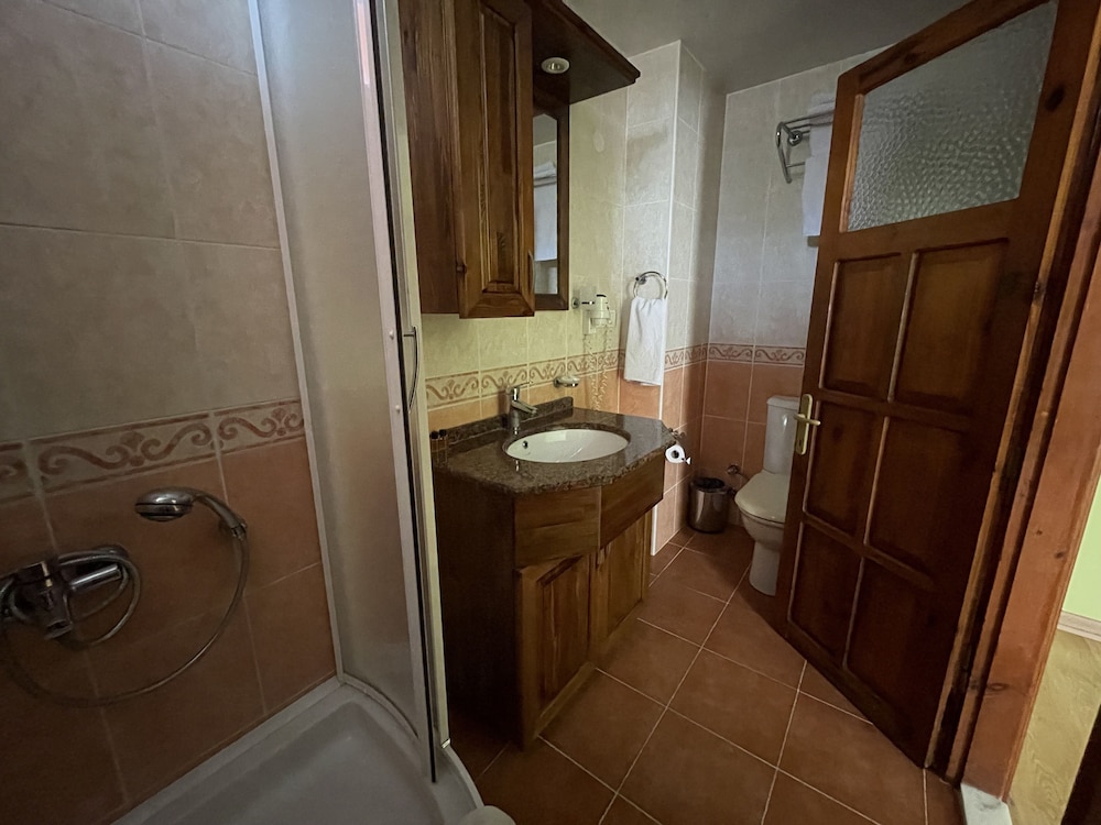 Standard Triple Room - Photo 3