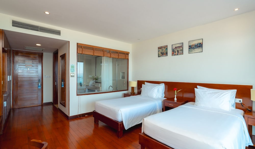 Deluxe Twin Room, Bathtub, Ocean View