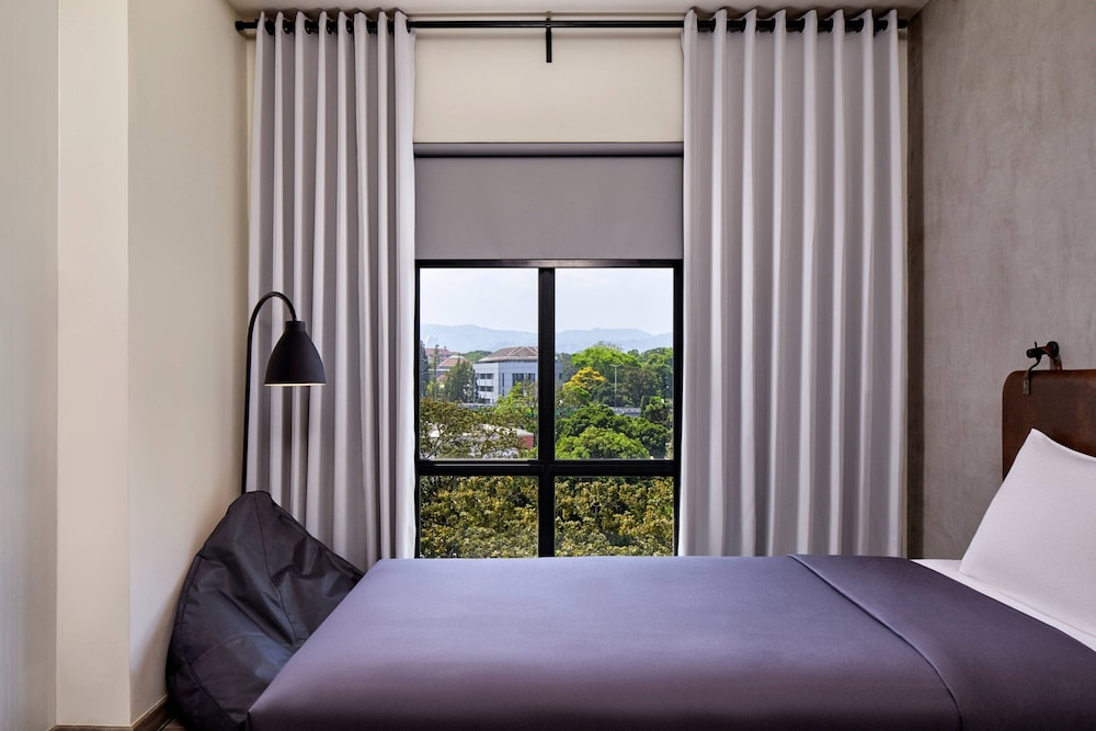 Room, 1 Queen Bed, City View photo 3
