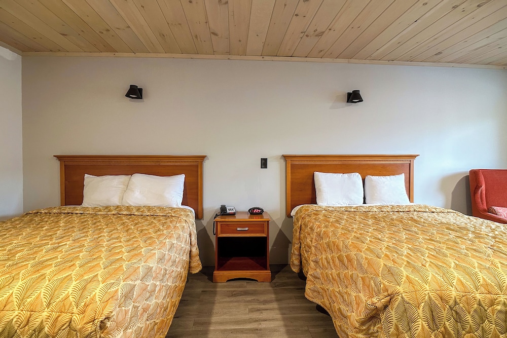 Room, 2 Queen Beds, River View - Photo 1
