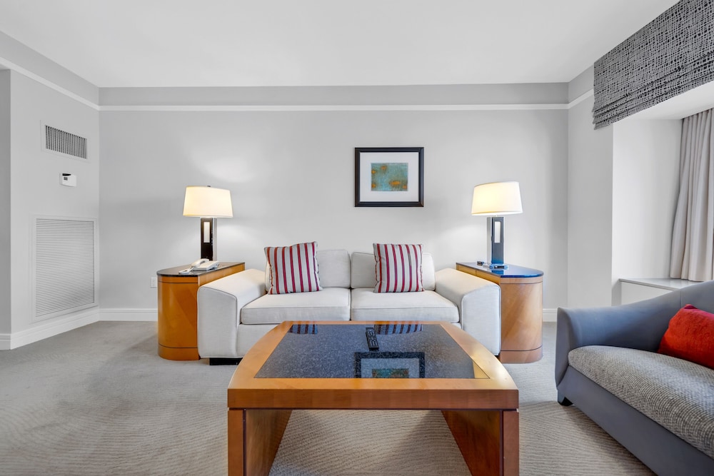 Superior Suite, Partial Ocean View photo 3
