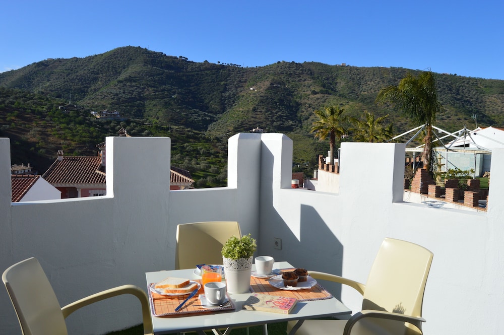 Basic Studio, 1 Bedroom, Terrace, Mountain View photo 3