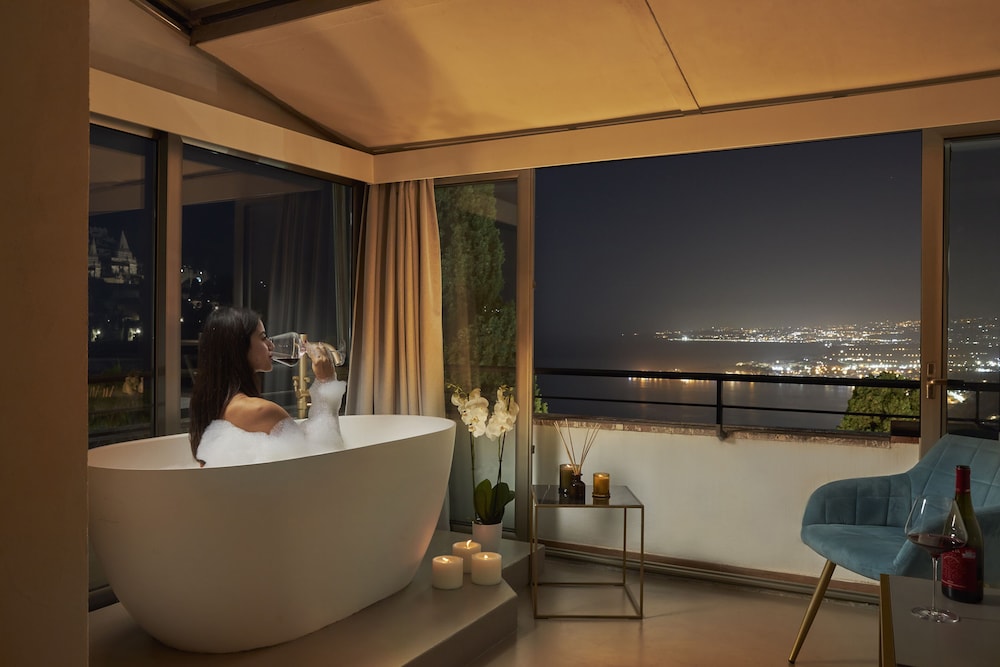 Exclusive Suite, Bathtub, Sea View (Sea and Etna view) - Photo 5