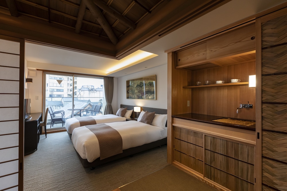 Premium Twin Room - Photo 6