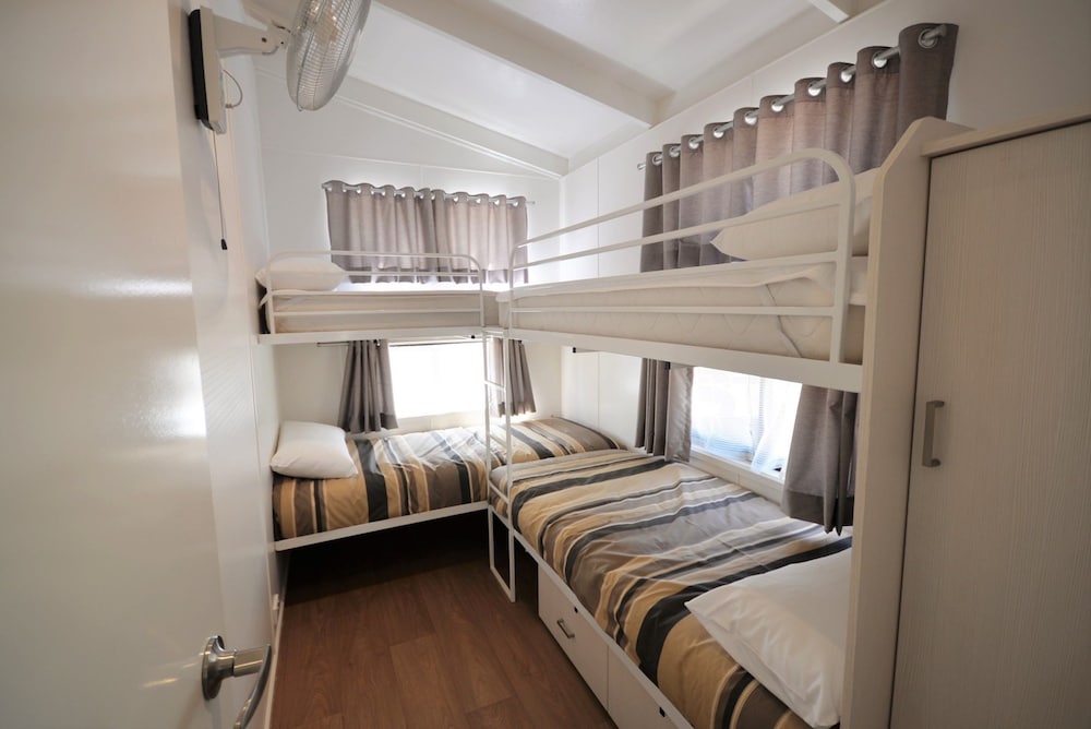 Executive Cabin, 2 Bedrooms, River View photo 3