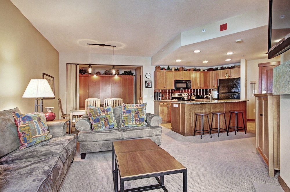 Condo, 2 Bedrooms photo 1