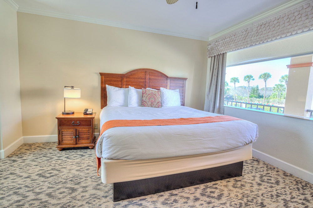 Standard Room, 1 King Bed, Pool Area photo 1