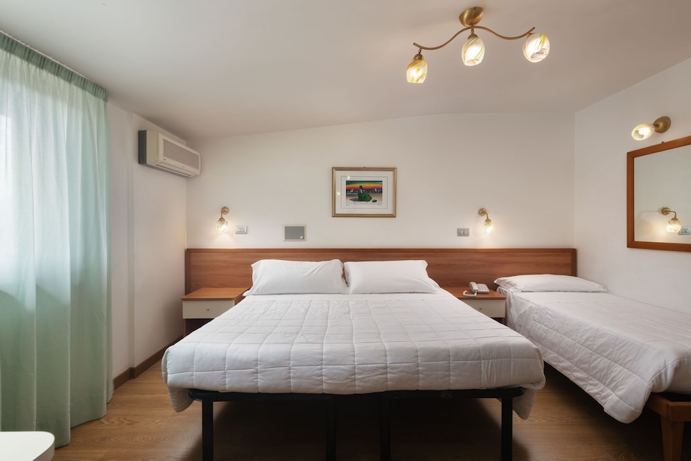 Standard Triple Room (no Balcony) photo 1