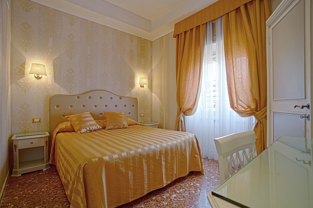 Classic Double or Twin Room photo 2