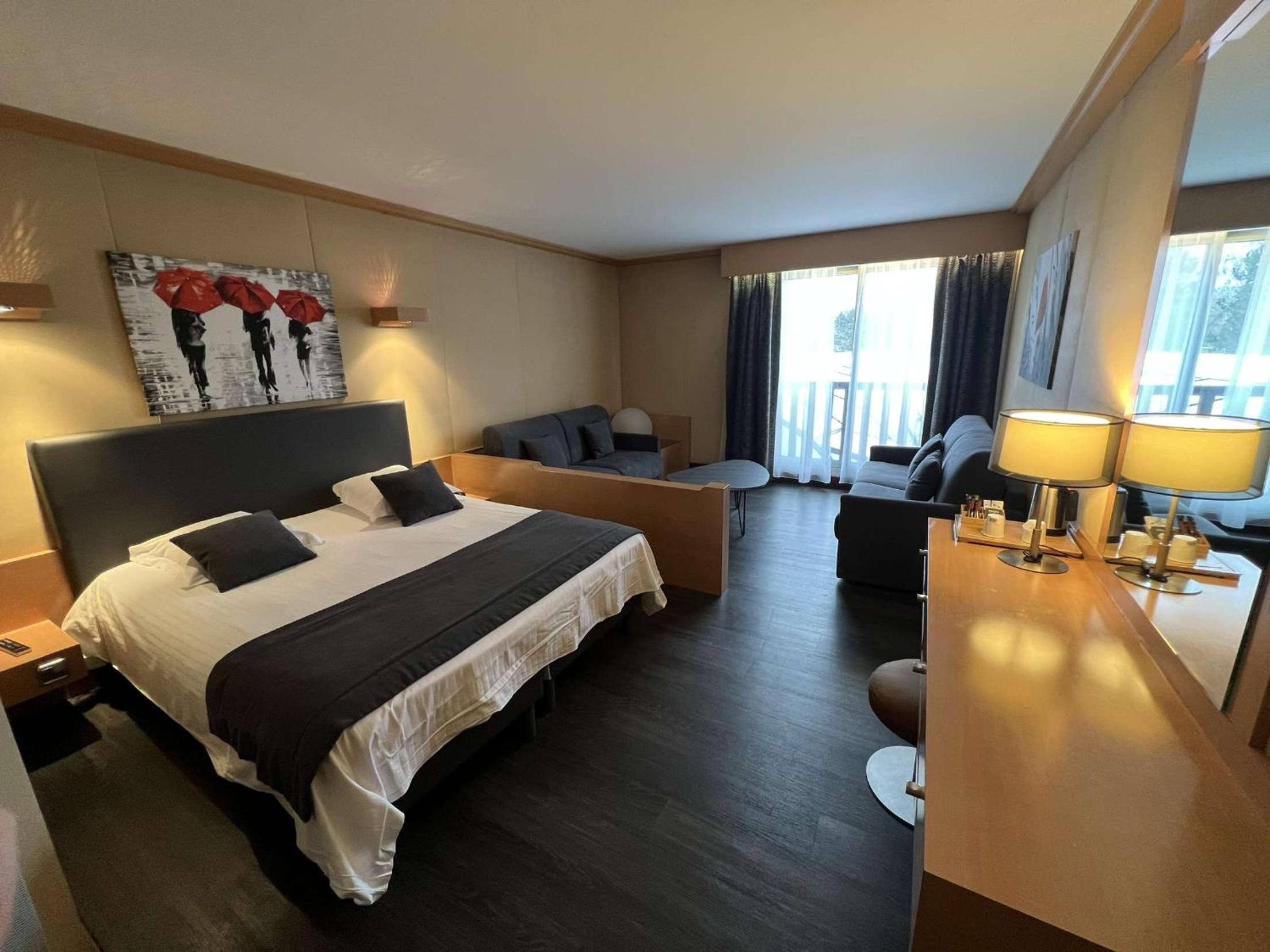 Suite with Hot Tub - Photo 1