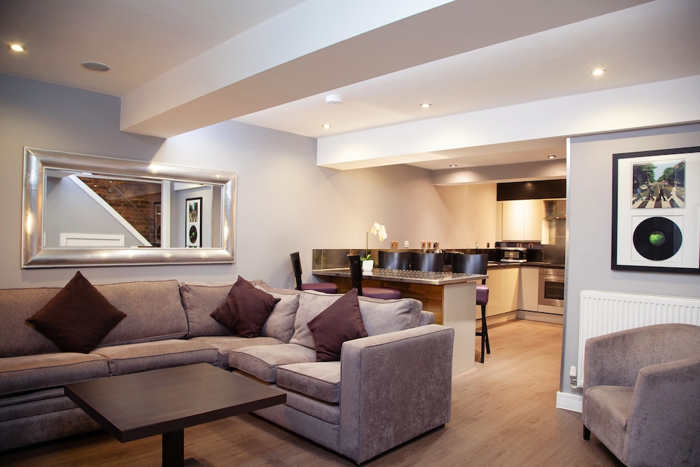 Hideout Apartment - Two-bedroom duplex photo 1