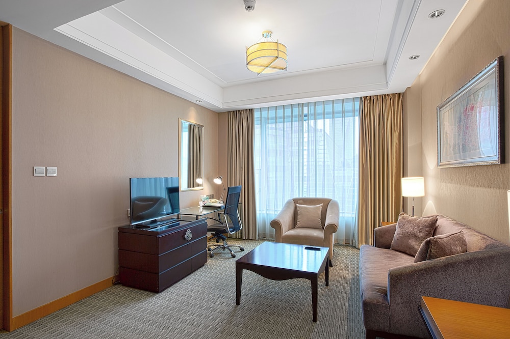 Suite, 1 King Bed - Photo 6