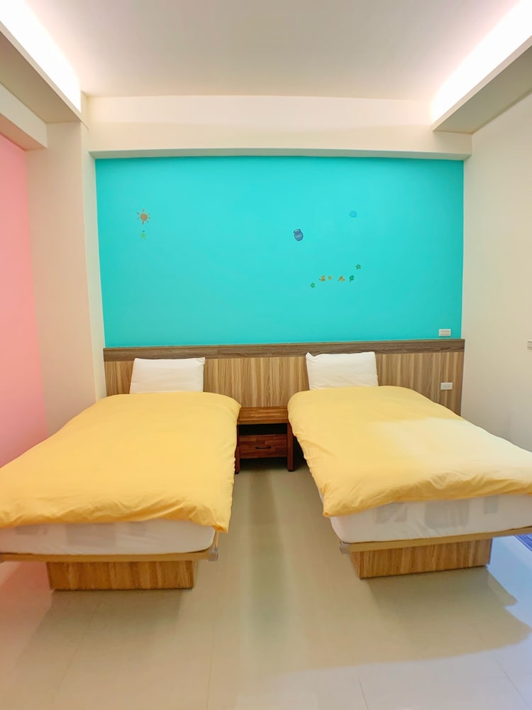 Standard Twin Room, No Windows photo 3