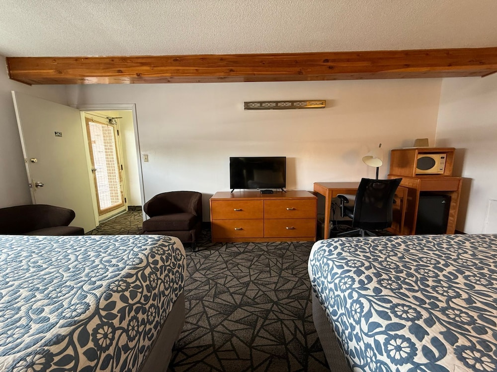 Room, 2 Queen Beds, Non Smoking photo 2