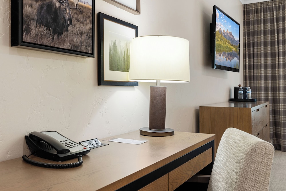 Deluxe Room, Multiple Beds (Premier Double Queen) - Photo 3