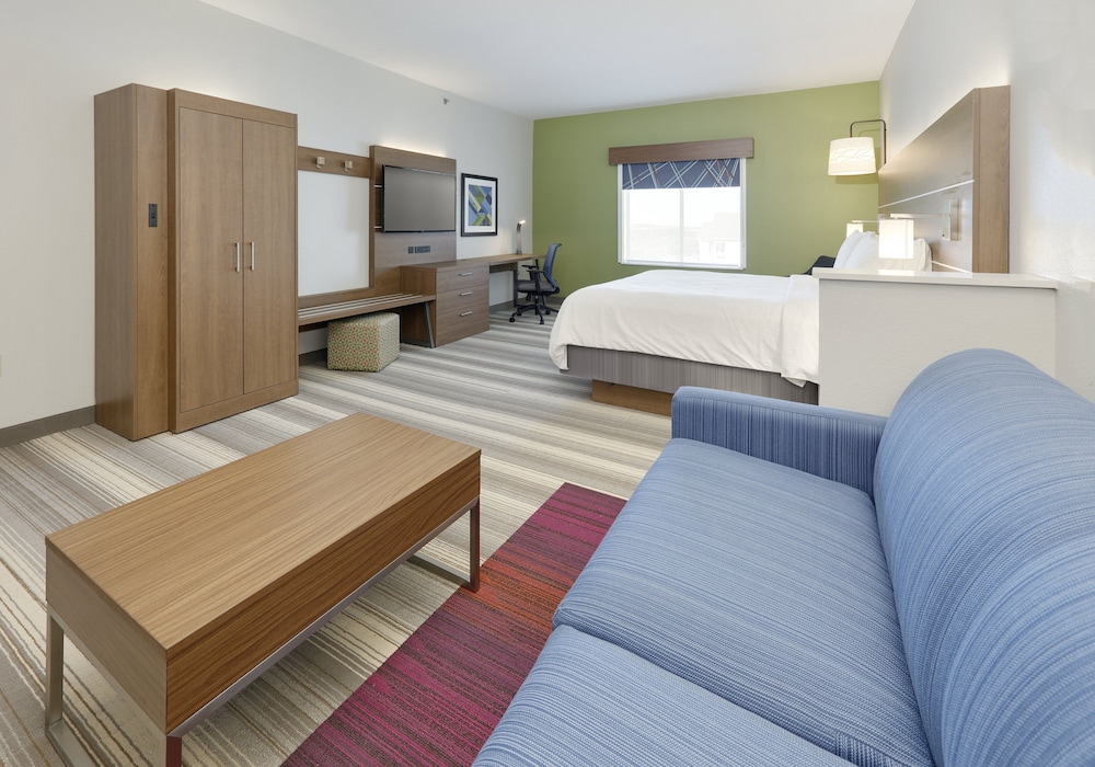Suite, 2 Queen Beds - Photo 2