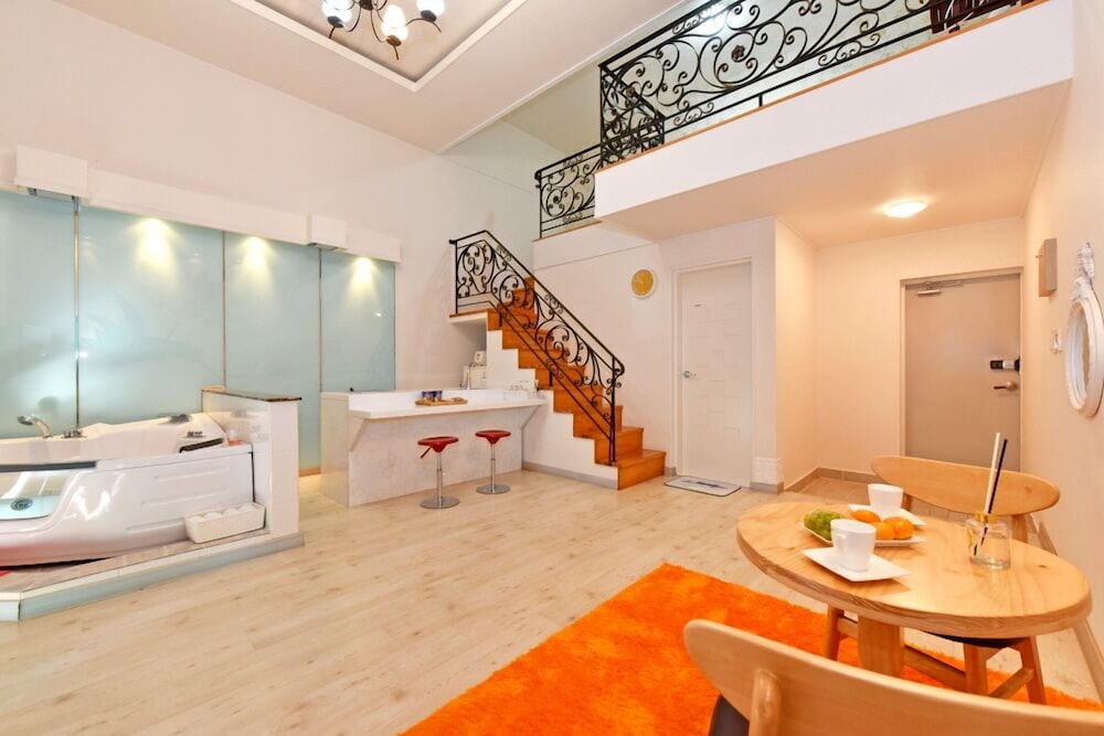 Room, Partial Sea View (Tropical Orange) photo 1